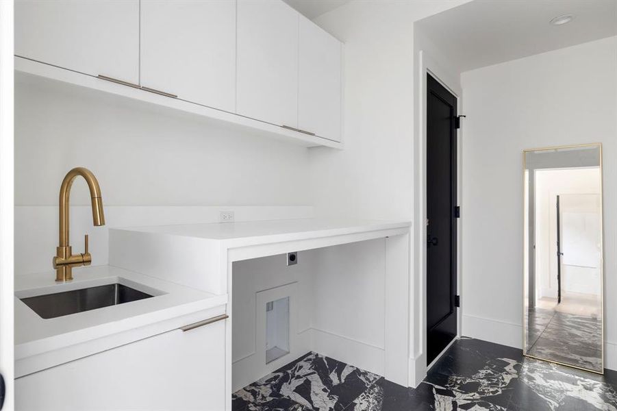 Furnished interior view inside a new home in , Dallas (Image 14).