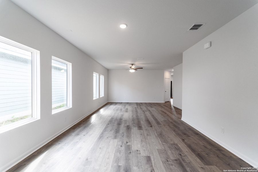 Spacious, unfurnished interior of a new home in Katzer Ranch, Converse (Image 10).