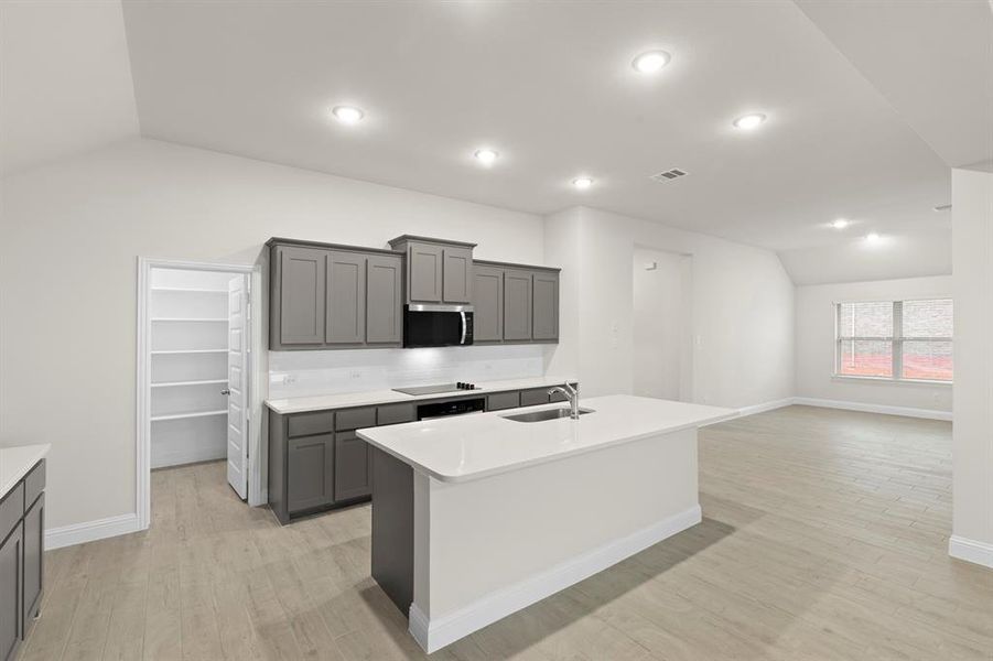 13. 6208 Havature - Kitchen (3)