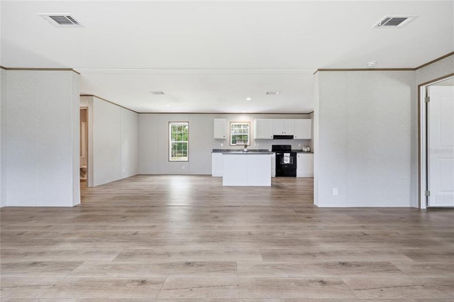 Spacious, unfurnished interior of a new home in , Bronson (Image 24).