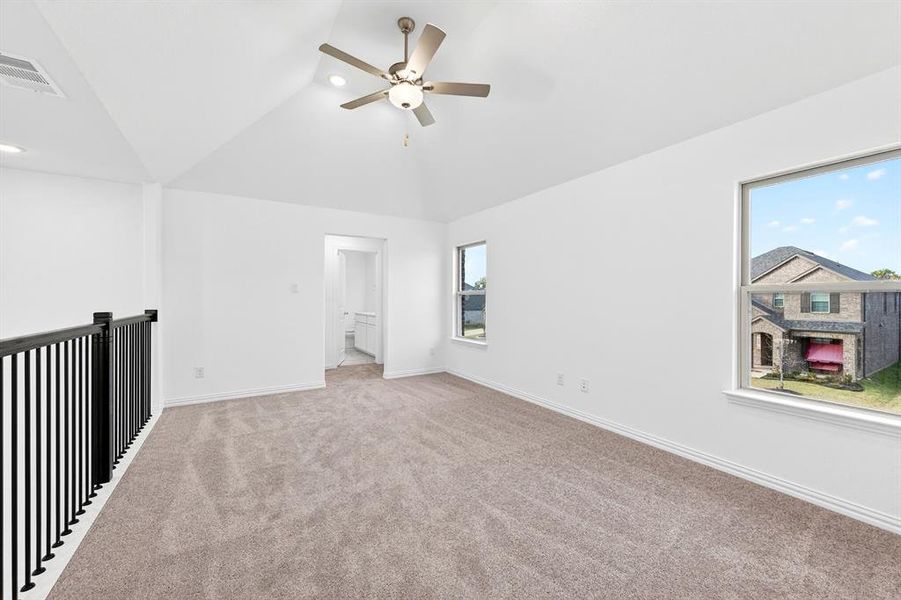 Spacious, unfurnished interior of a new home in Tarrytown, Crowley (Image 29).