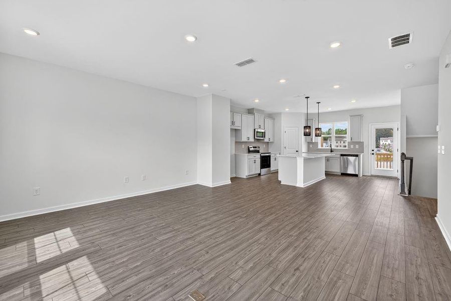Spacious, unfurnished interior of a new home in Rosewood Farm, Lawrenceville (Image 25).