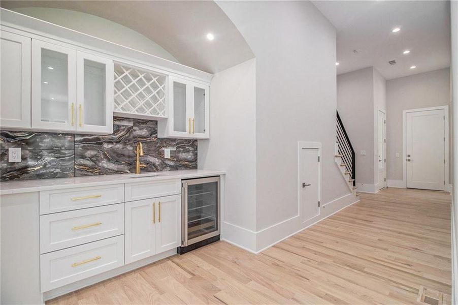 Furnished interior view inside a new home in , Alpharetta (Image 7).