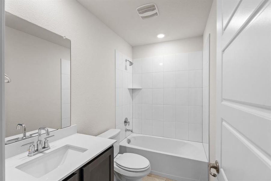 Furnished interior view inside a new home in Williamsburg, Fate (Image 12).