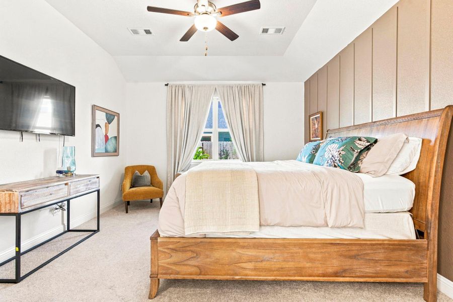 Furnished interior view inside a new home in Sienna 40', Missouri City (Image 37).