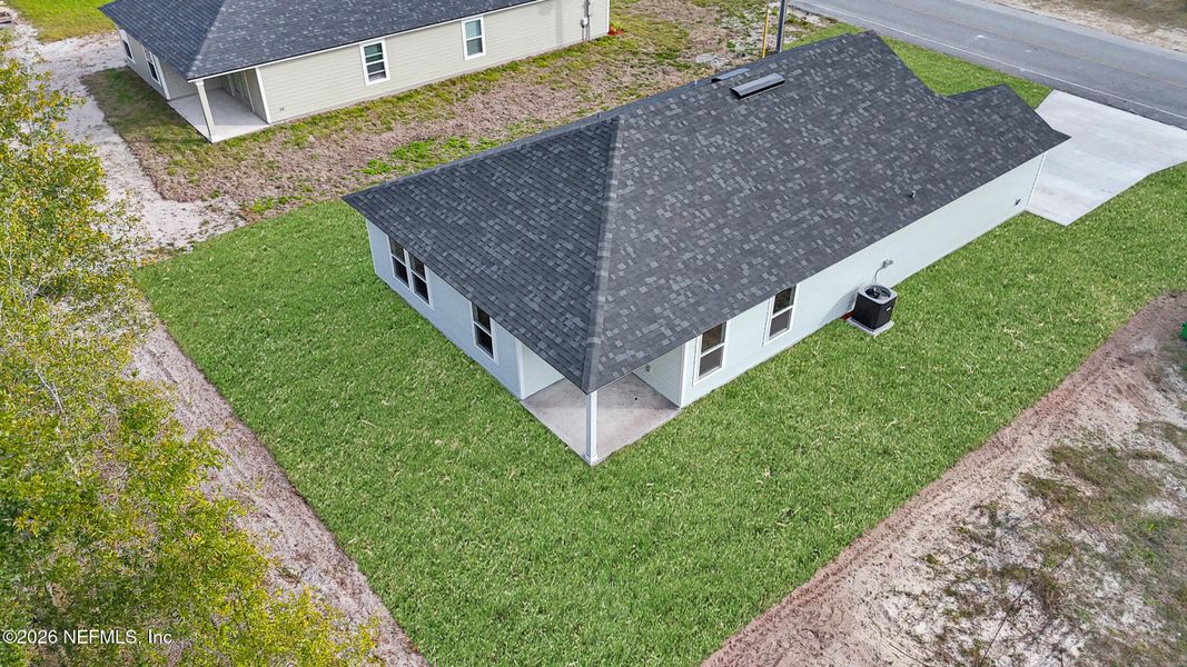 Exterior details and patio area of a home in , Palatka (Image 4).