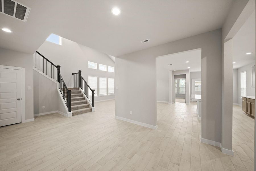 Spacious, unfurnished interior of a new home in Barton Creek Ranch, Conroe (Image 25). Spacious, unfurnished interior of a new home in Barton Creek Ranch, Conroe (Image 25).