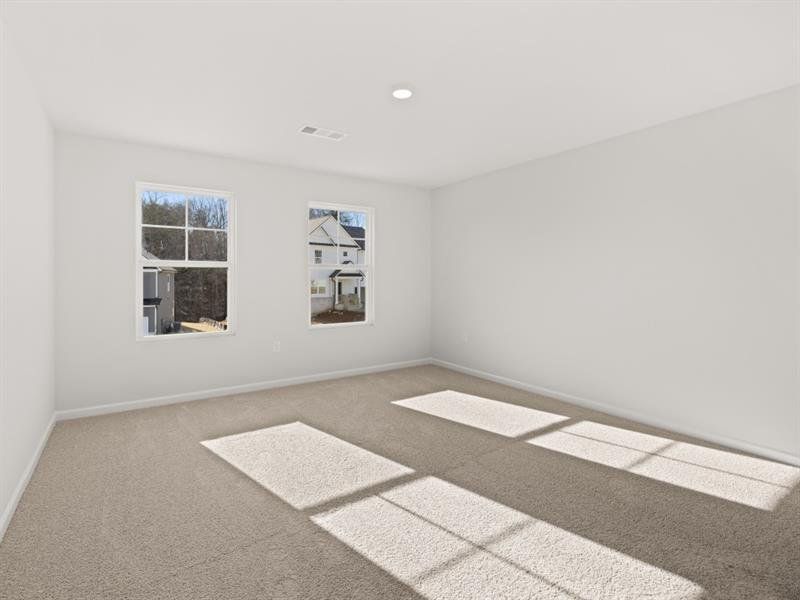 Spacious, unfurnished interior of a new home in Falcon Landing, Gainesville (Image 23).