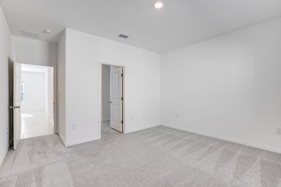Spacious, unfurnished interior of a new home in Coopers Meadow, Jacksonville (Image 25).