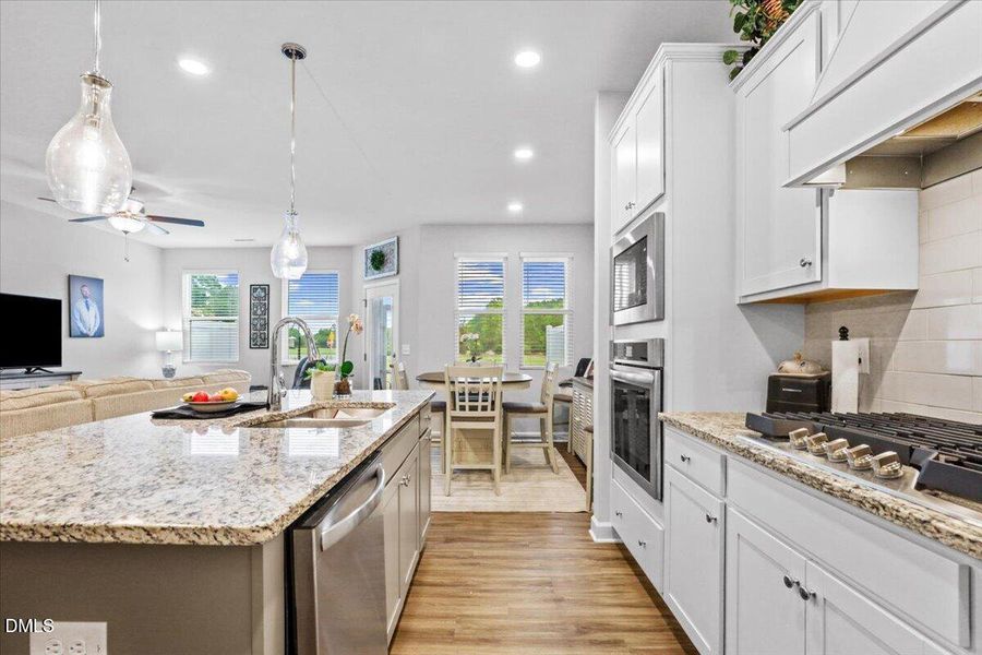 17 Village Edge Dr Kitchen DR