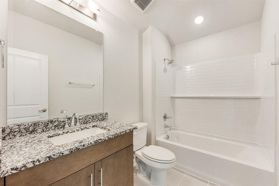 Furnished interior view inside a new home in Eagle Glen Elements, Alvarado (Image 12). Furnished interior view inside a new home in Eagle Glen Elements, Alvarado (Image 12).