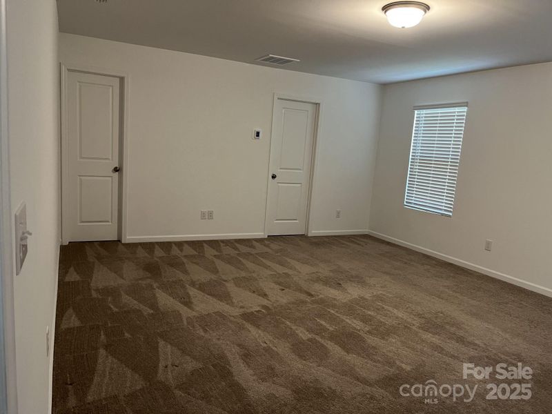 Spacious, unfurnished interior of a new home in , Charlotte (Image 13).