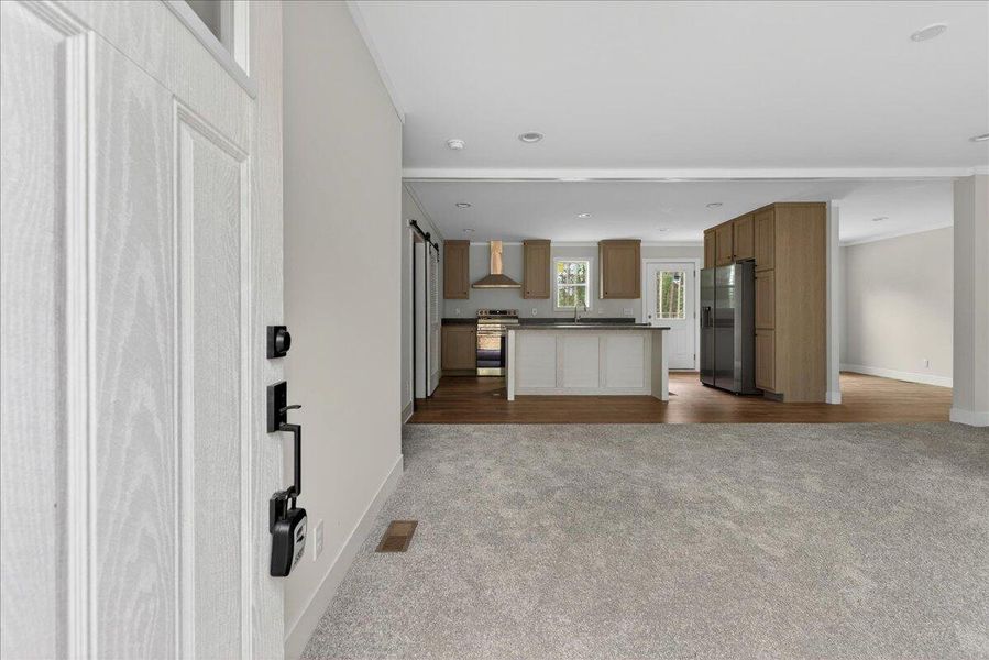 Spacious, unfurnished interior of a new home in , Walterboro (Image 35).