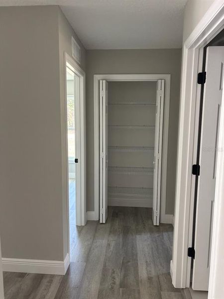 Spacious, unfurnished interior of a new home in , Dunnellon (Image 25).