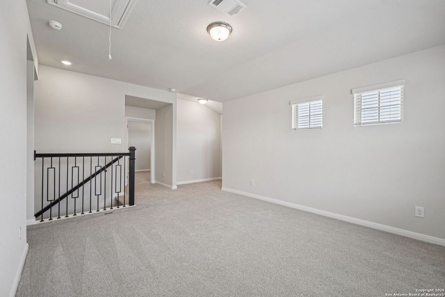Spacious, unfurnished interior of a new home in Comanche Ridge, San Antonio (Image 19). Spacious, unfurnished interior of a new home in Comanche Ridge, San Antonio (Image 19).