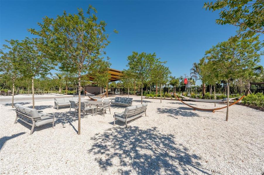 Community amenities in Oakfield Lakes, Parrish (Image 16).