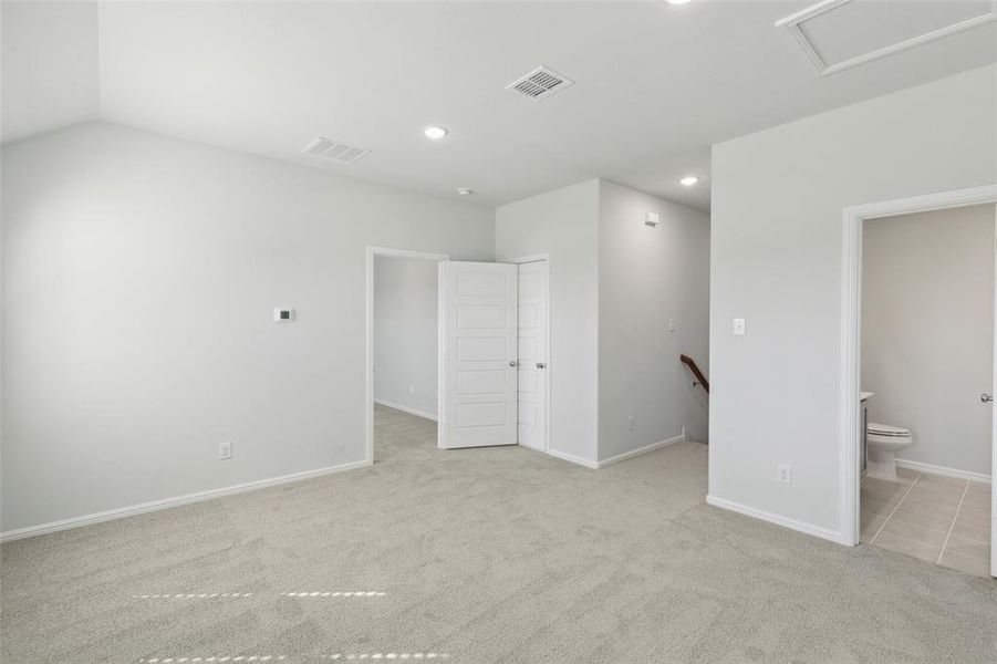Spacious, unfurnished interior of a new home in Tesoro at Chisholm Trail Ranch, Crowley (Image 25).