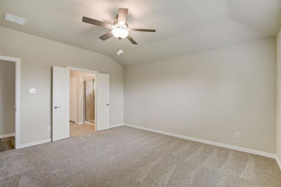 Spacious, unfurnished interior of a new home in Stratton Place, Greenville (Image 20).