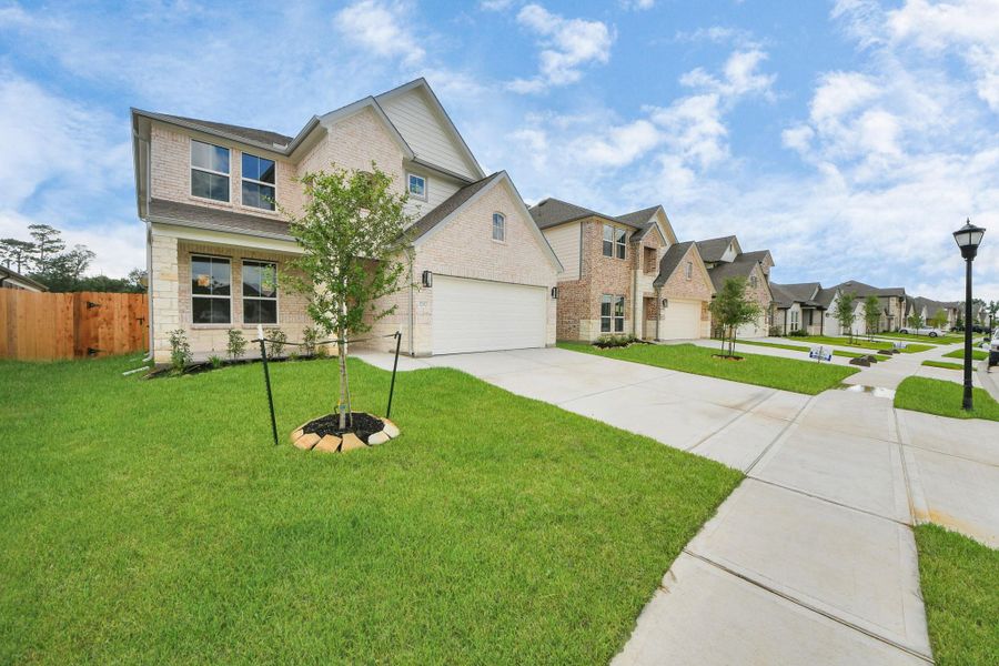 Home features a convenient 2-car garage complemented by a spacious driveway, offering ample parking for you and your guests. Home features a convenient 2-car garage complemented by a spacious driveway, offering ample parking for you and your guests.