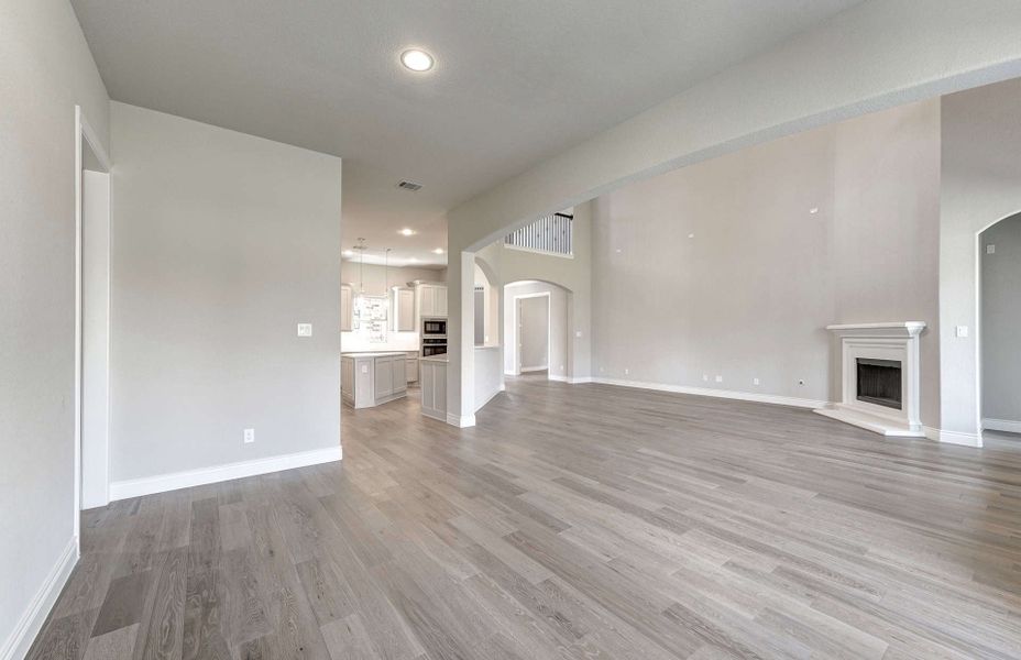 Spacious, unfurnished interior of a new home in Artavia 70′, Conroe (Image 27).