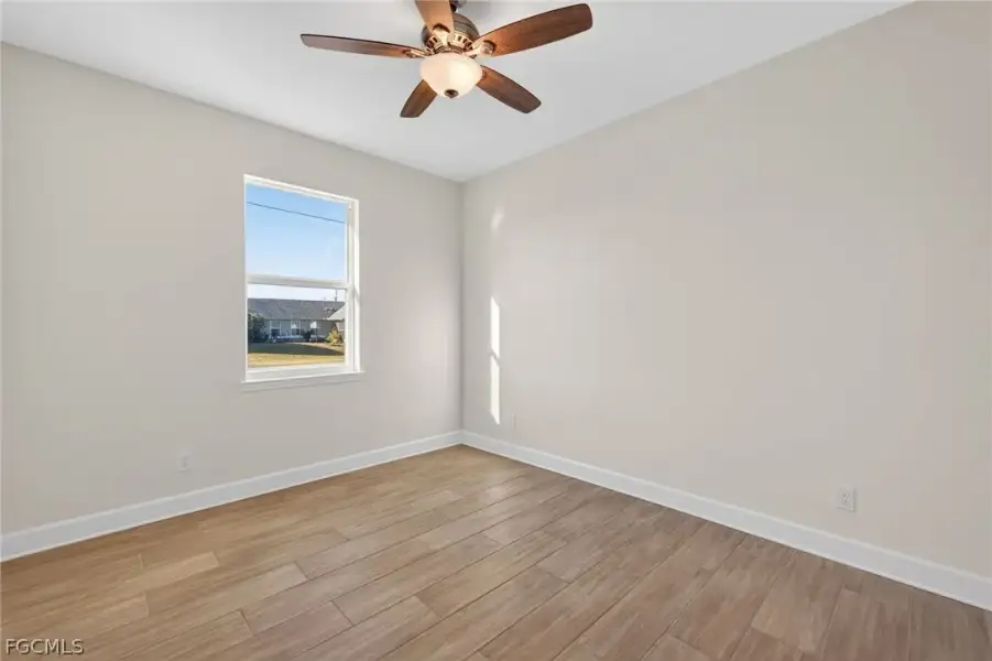 Spacious, unfurnished interior of a new home in Cape Coral, Cape Coral (Image 26).