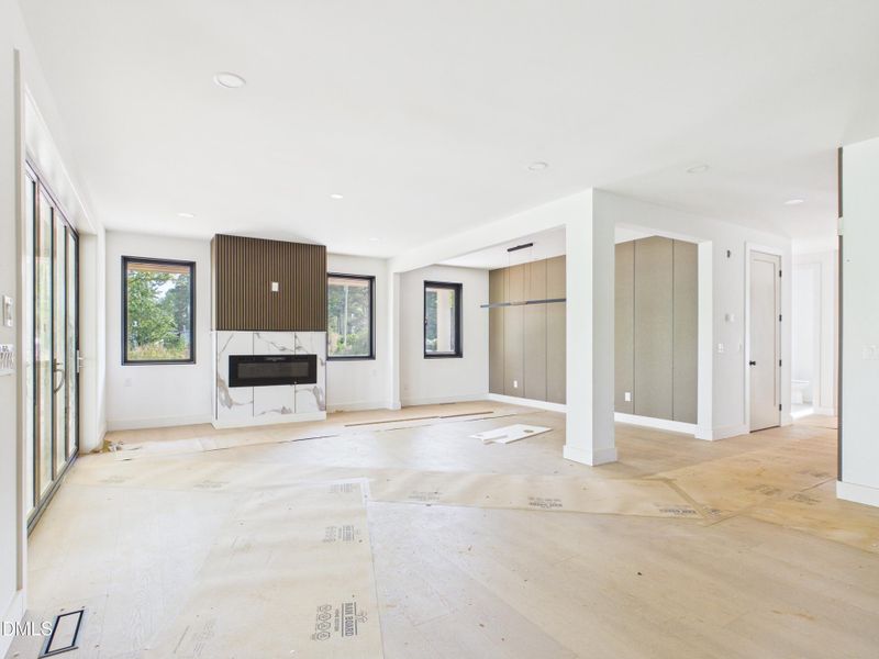 CAM06429G6-PR0015-STILL014