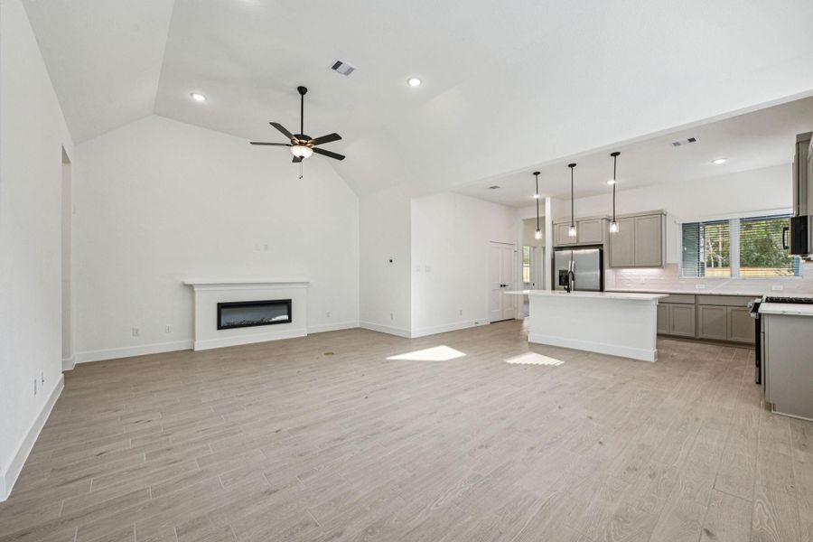 Spacious, unfurnished interior of a new home in Kresston, Montgomery (Image 19).