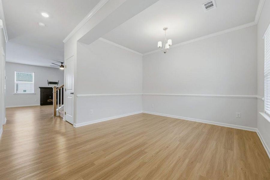 Spacious, unfurnished interior of a new home in Creekside Landing, Dallas (Image 10).