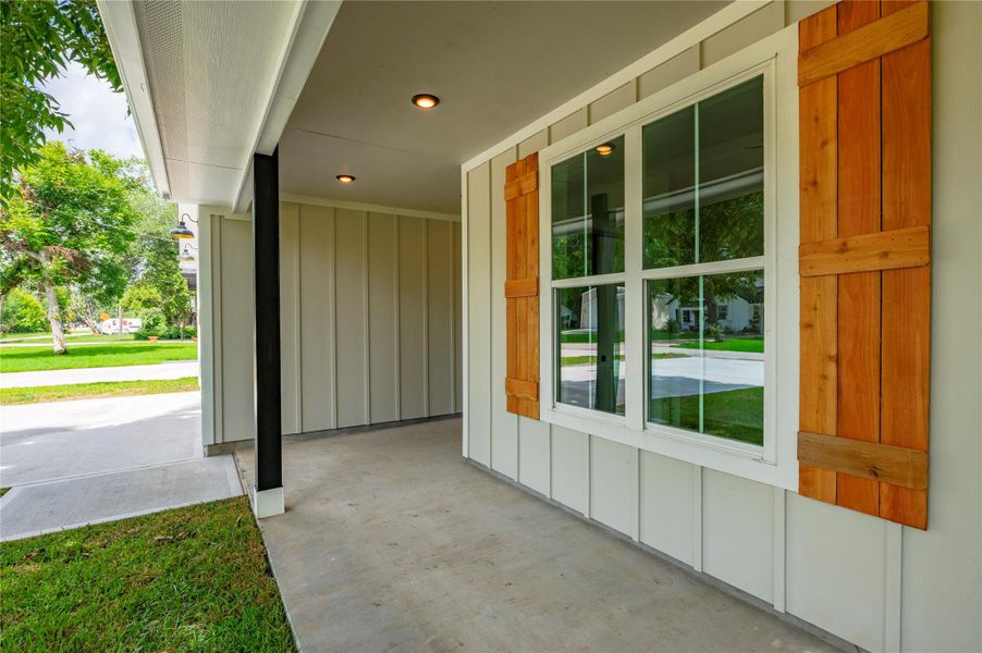 Exterior details and patio area of a home in , Alvin (Image 18).