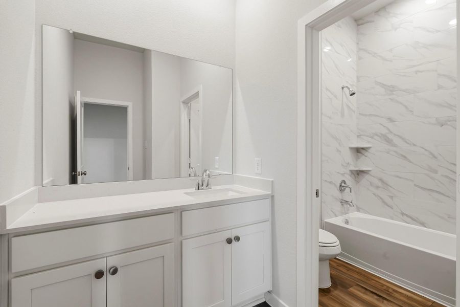 Furnished interior view inside a new home in Grand Oaks, Mont Belvieu (Image 5).