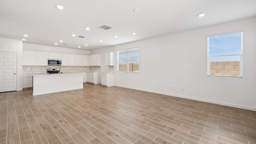 Spacious, unfurnished interior of a new home in Apache Farms, Buckeye (Image 22). Spacious, unfurnished interior of a new home in Apache Farms, Buckeye (Image 22).