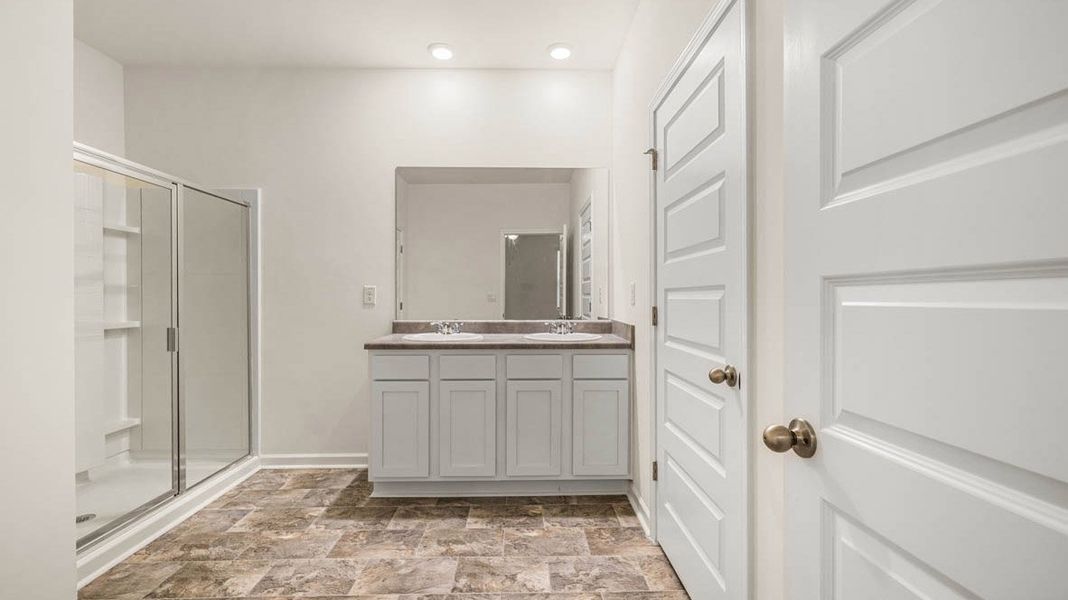 Image 41 representing the Dennis by D.R. Horton in Glenmaye, Hampton, GA.