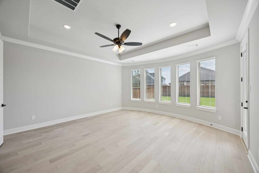 Spacious, unfurnished interior of a new home in Lakeview Heights, Azle (Image 33).