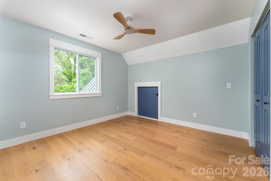 Spacious, unfurnished interior of a new home in , Asheville (Image 21).