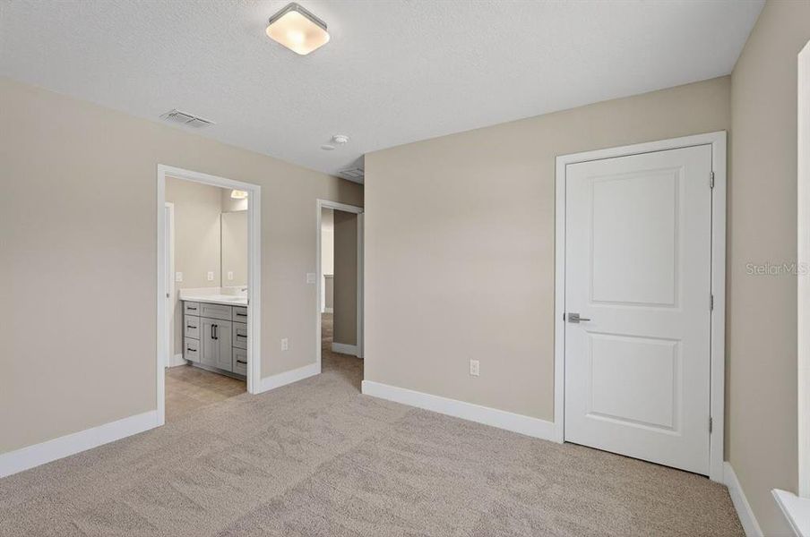 Spacious, unfurnished interior of a new home in Gray Hawk at Hole Two, Daytona Beach (Image 51).