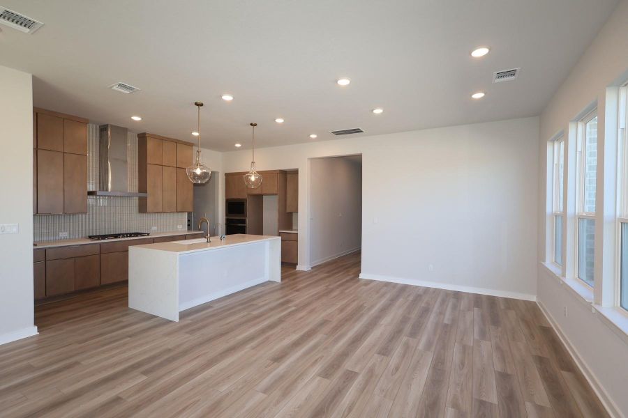 Spacious, unfurnished interior of a new home in Lariat, Liberty Hill (Image 20).