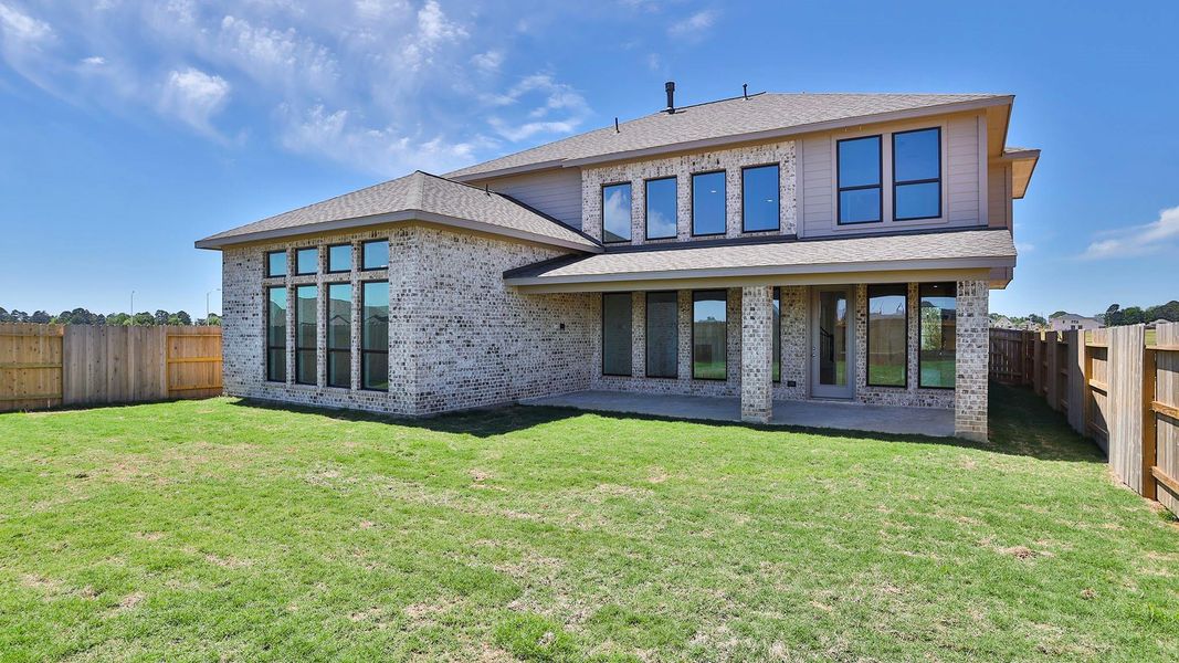 Exterior details and patio area of a home in Everly, Tomball (Image 2).