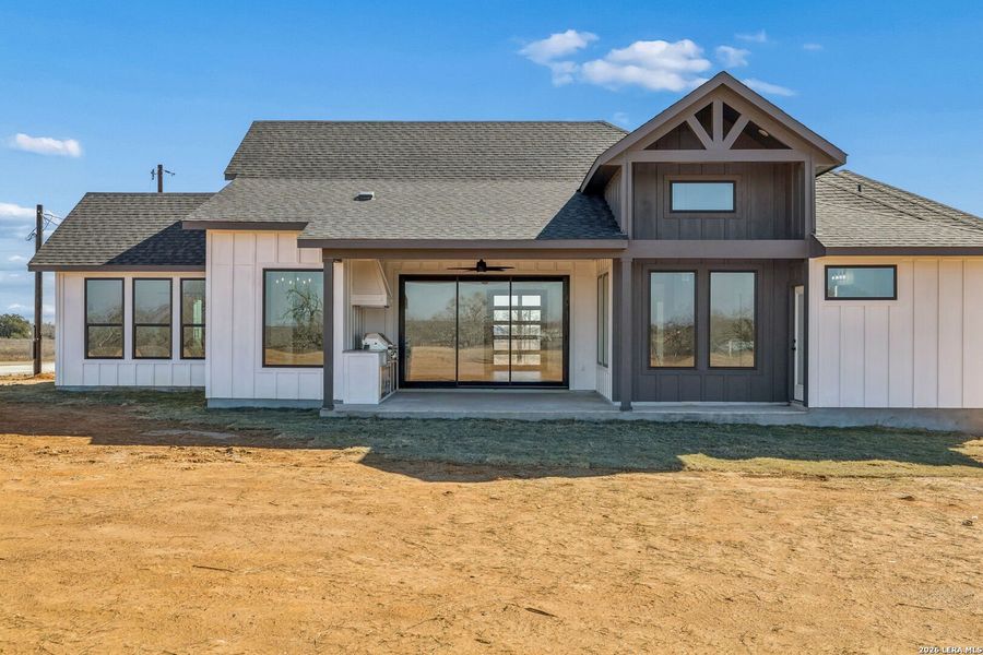 Exterior details and patio area of a home in , Floresville (Image 4).