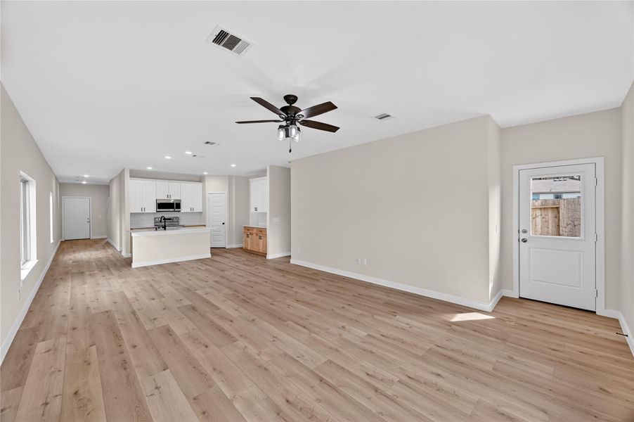 Spacious, unfurnished interior of a new home in Chapel Run, Montgomery (Image 23).