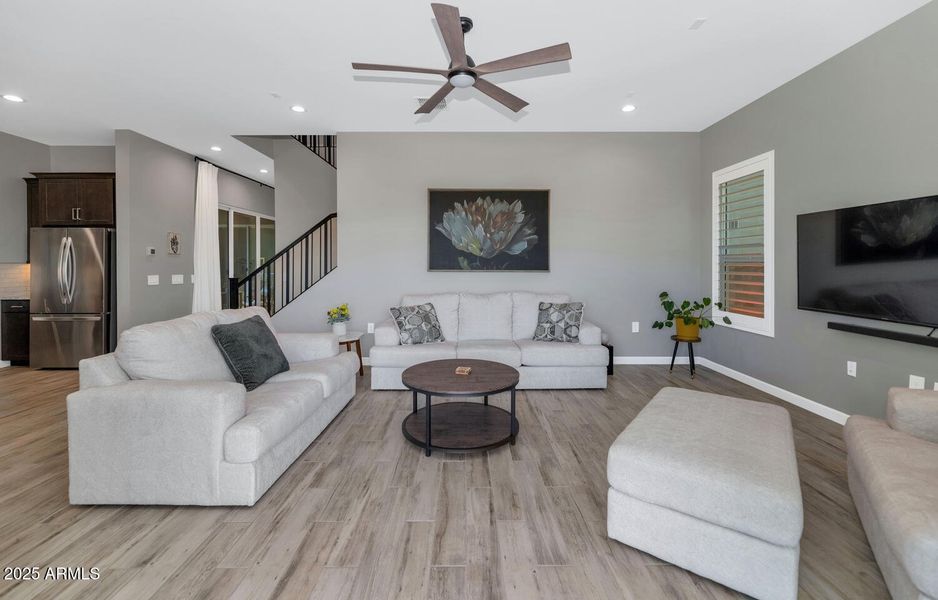 21840 N 61st Wy-large-010-033-21840 N 61