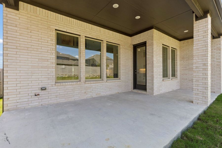 Exterior details and patio area of a home in Painted Tree Lakeside, McKinney (Image 20).