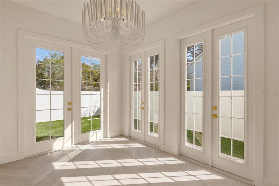 Spacious, unfurnished interior of a new home in , Winter Park (Image 12).