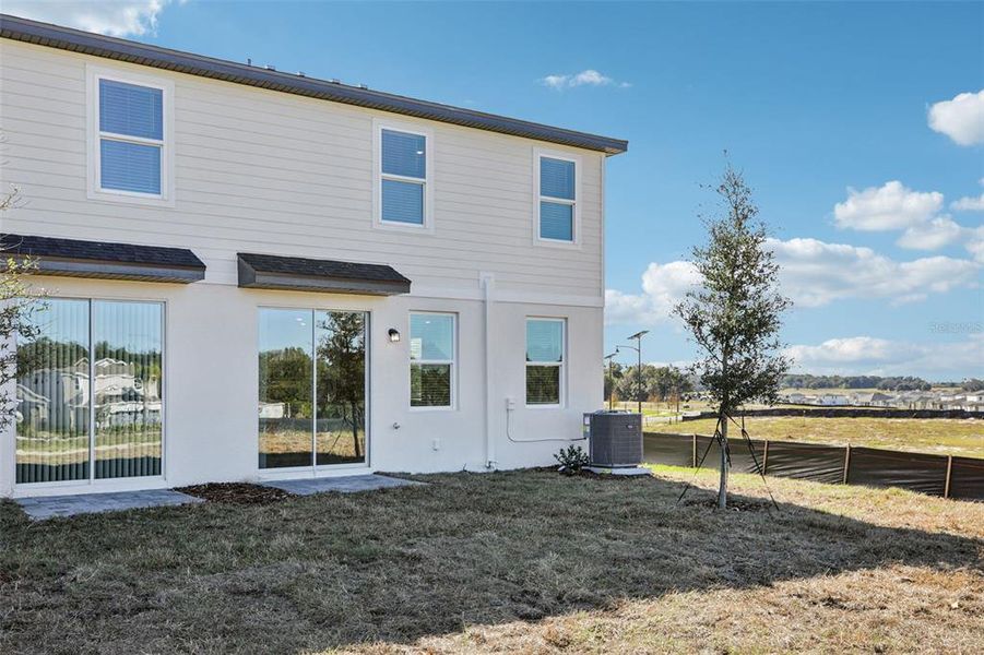 Exterior details and patio area of a home in , Lady Lake (Image 4).