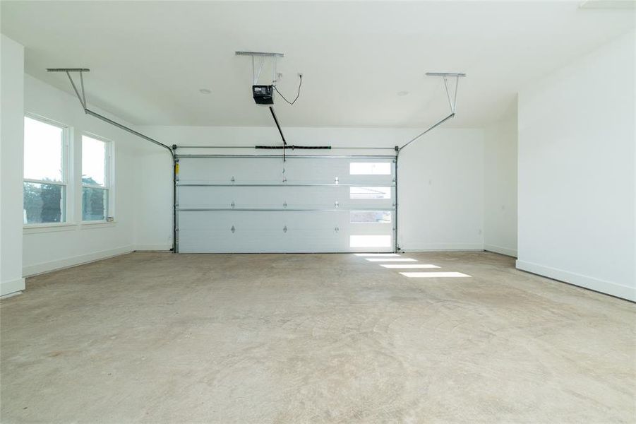 Spacious, unfurnished interior of a new home in , Cleburne (Image 28).