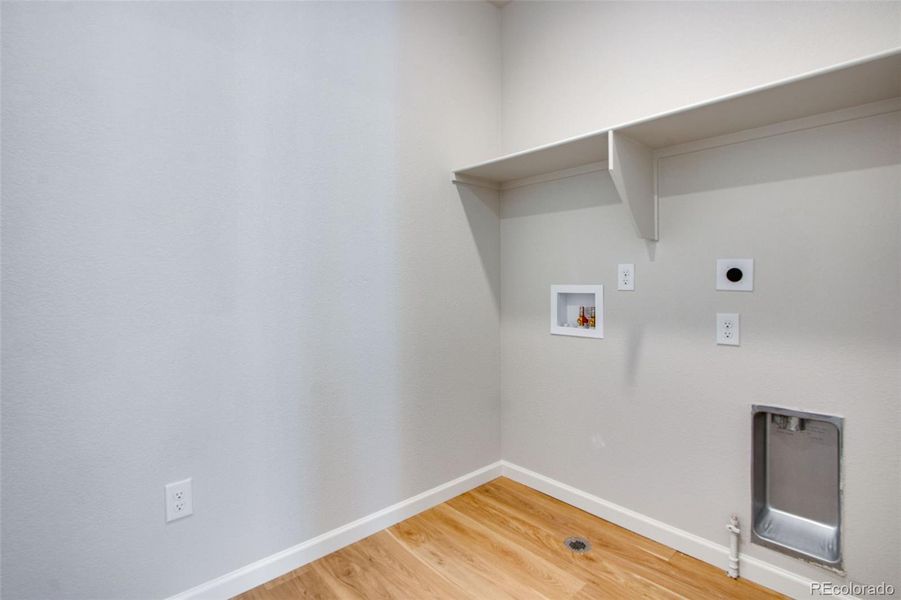 Spacious, unfurnished interior of a new home in Sugar Mill Village, Longmont (Image 22).