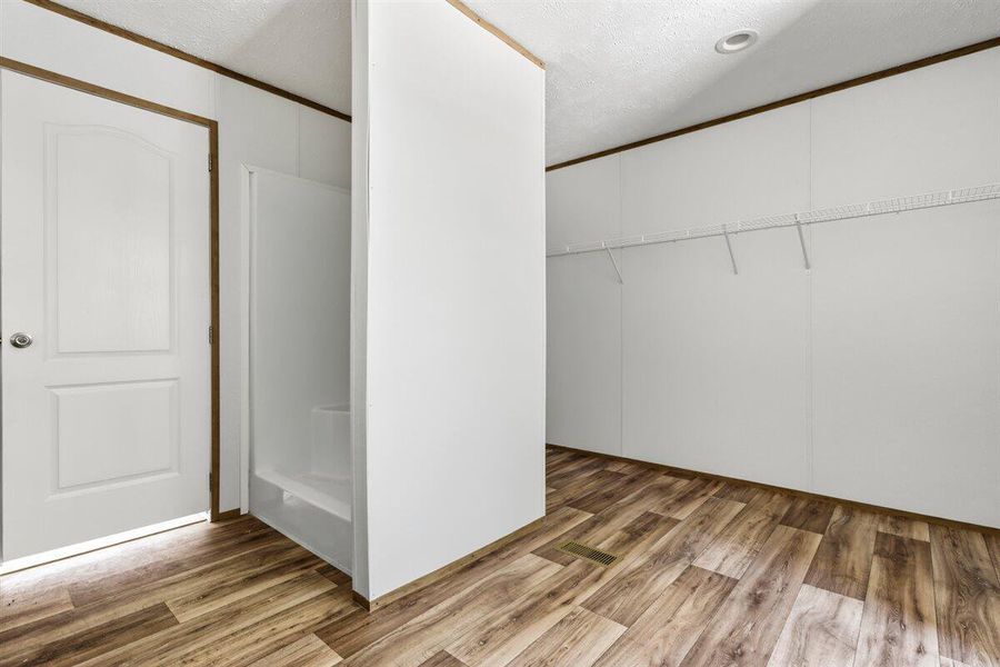 Spacious, unfurnished interior of a new home in , Cordesville (Image 13).