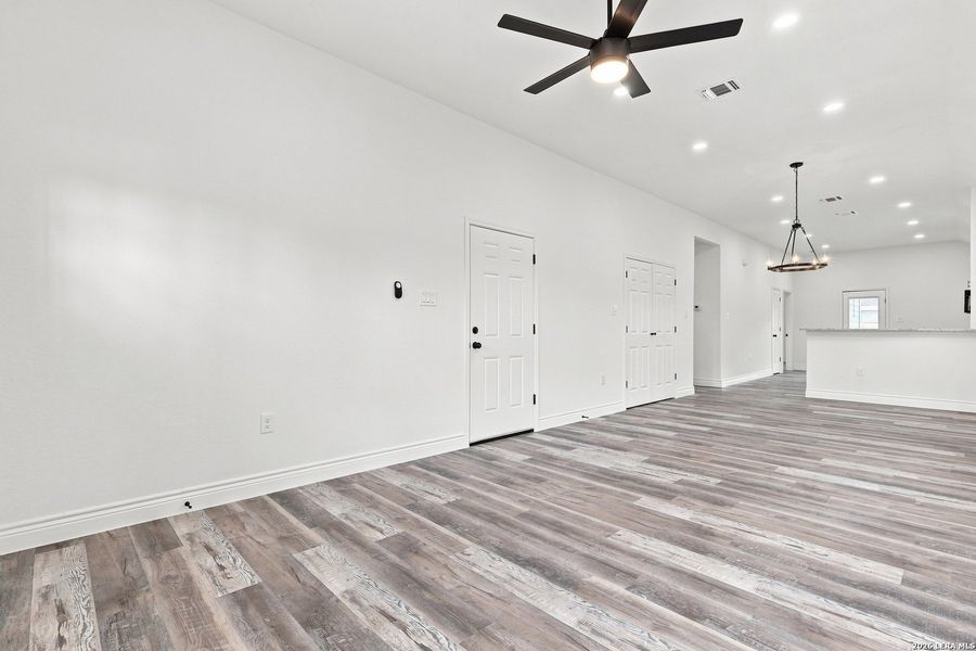 Spacious, unfurnished interior of a new home in , San Antonio (Image 10).