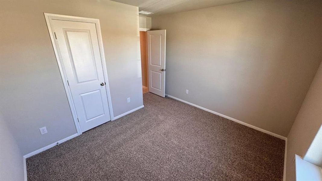 Spacious, unfurnished interior of a new home in Meadowbrook Estates, Cleburne (Image 16).