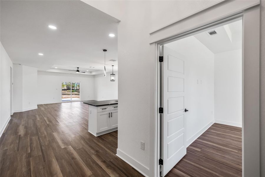 Spacious, unfurnished interior of a new home in , Dale (Image 21).