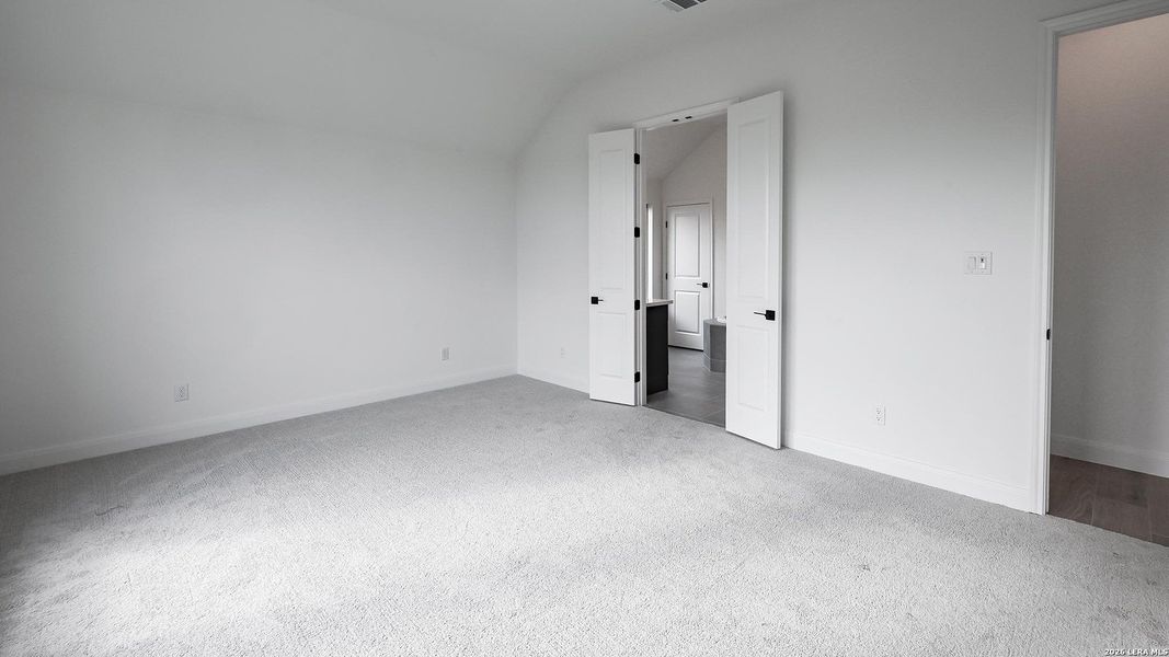 Spacious, unfurnished interior of a new home in Meadows of Mill Creek, Seguin (Image 19).